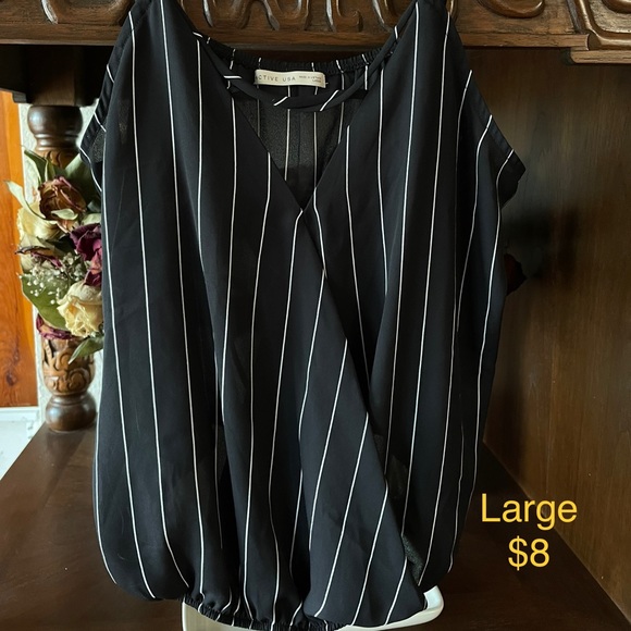 Women’s Tops - Picture 9 of 10